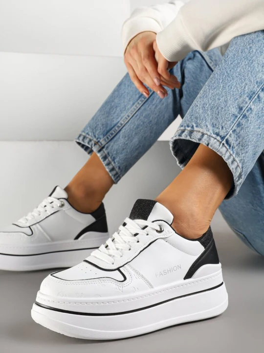 Zdjęcie produktu Biało-Czarne Sneakersy na Platformie Ozdobione Brokatem i Napisem Udivoria Mellisa