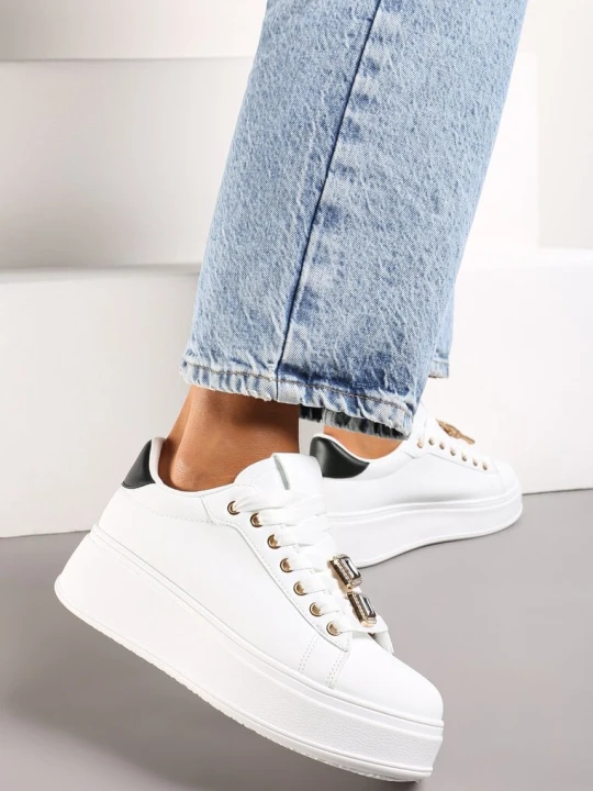 Zdjęcie produktu Biało-Czarne Sneakersy na Platformie z Odpinanymi Zawieszkami Przy Sznurówkach Harhi