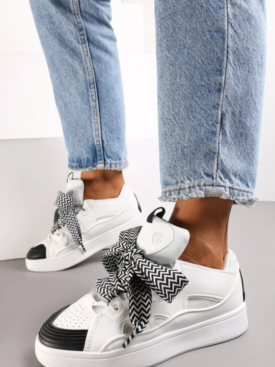 Zdjęcie produktu Biało-Czarne Sneakersy z Dekoracyjnym Sznurowaniem i Wstawką na Języku Cristen
