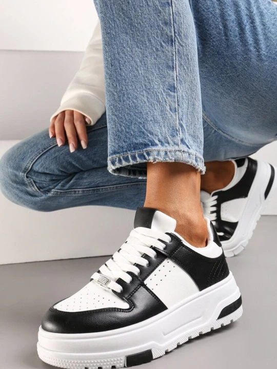 Zdjęcie produktu Biało-Czarne Sneakersy z Ekoskóry na Grubej Podeszwie z Ozdobnymi Wstawkami Sarnei