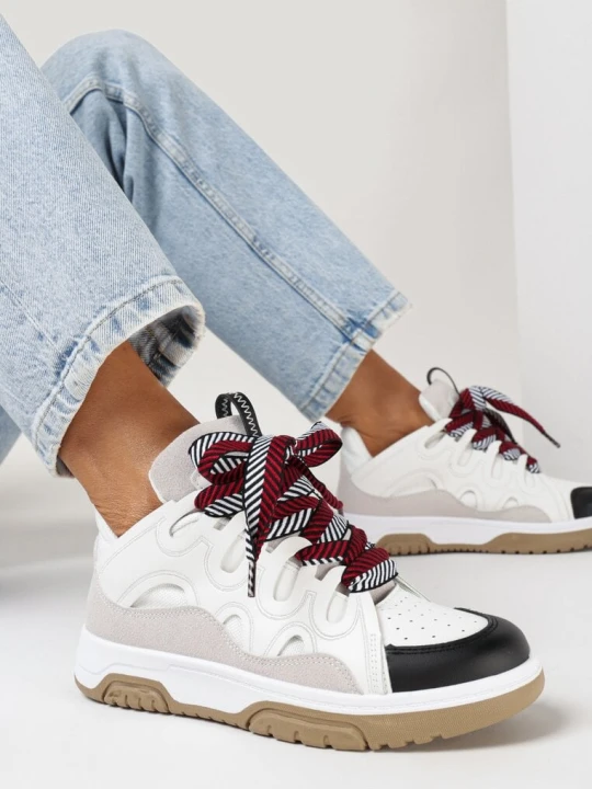 Zdjęcie produktu Biało-Czarne Sneakersy z Ozdobnym Sznurowaniem i Brokatem Nevesa