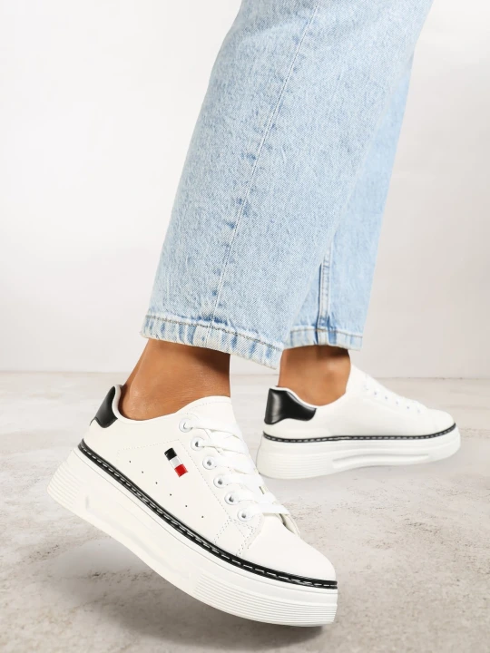 Zdjęcie produktu Biało-Czarne Sznurowane Sneakersy na Płaskiej Podeszwie z Lamówką Fedat