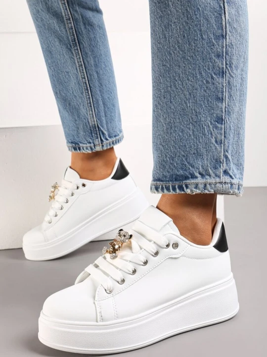 Zdjęcie produktu Biało-Czarne Sznurowane Sneakersy na Platformie z Ekoskóry z Ozdobnym Misiem Neonda