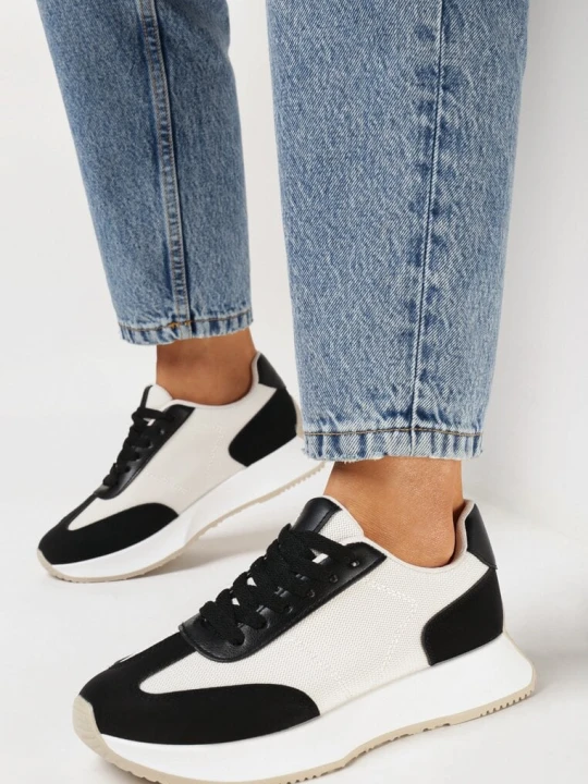 Zdjęcie produktu Biało-Czarne Sznurowane Sneakersy z Ozdobnymi Przeszyciami na Grubej Podeszwie Celula