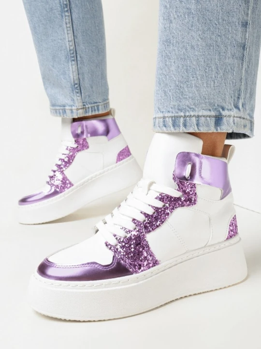 Zdjęcie produktu Biało-Fioletowe Sneakersy na Grubej Płaskiej Podeszwie z Cholewką za Kostkę Ozdobione Brokatem i Metalicznymi Wstawkami Byreli