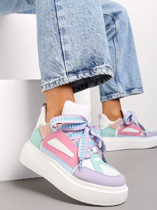 Zdjęcie produktu Biało-Fioletowe Sneakersy Na Niskiej Platformie z Szerokimi Sznurówkami we Wzorek Vidira