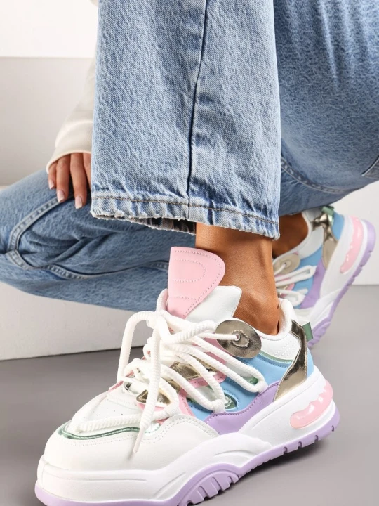 Zdjęcie produktu Biało-Fioletowe Sneakersy Ozdobione Kolorowymi i Metalicznymi Wstawkami na Grubej Podeszwie Oplevia