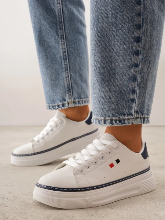 Zdjęcie produktu Biało-Granatowe Basicowe Sneakersy VICES Zdobione Kontrastową Lamówką przy Podeszwie Cezita