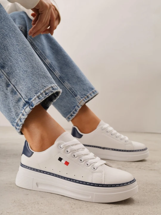 Zdjęcie produktu Biało-Granatowe Sneakersy VICES w Stylu Basic z Kontrastowymi Wstawkami Cezerina
