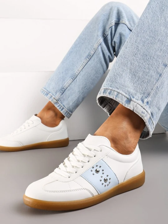 Zdjęcie produktu Biało-Niebieskie Płaskie Sneakersy Sznurowane z Ozdobnymi Nitmi Blosenti
