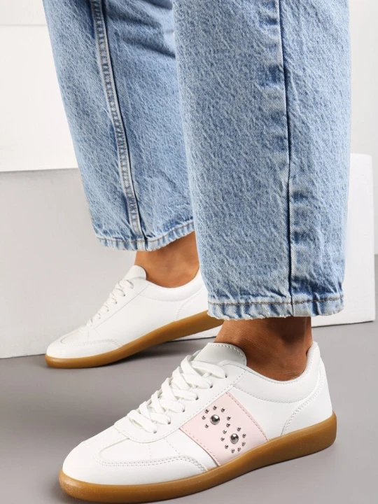 Zdjęcie produktu Biało-Różowe Płaskie Sneakersy Sznurowane z Ozdobnymi Nitmi Blosenti