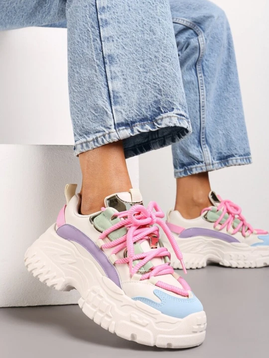 Zdjęcie produktu Biało-Różowe Sneakersy na Grubej Podeszwie z Ozdobnym Sznurowaniem przed Kostkę Mystarie