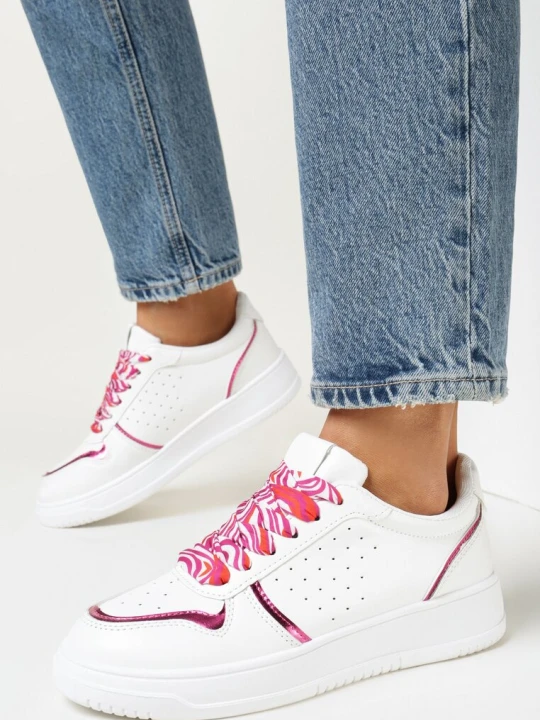Zdjęcie produktu Biało-Różowe Sneakersy z Błyszczącymi Wstawkami i Dekoracyjnym Sznurowaniem Horustia