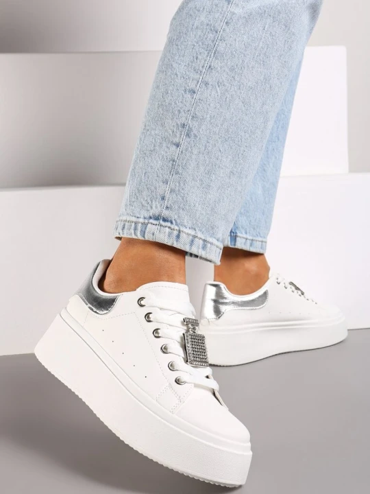 Zdjęcie produktu Biało-Srebrne Sneakersy na Grubej Podeszwie z Metaliczną Aplikacją i Cyrkoniami Loraria