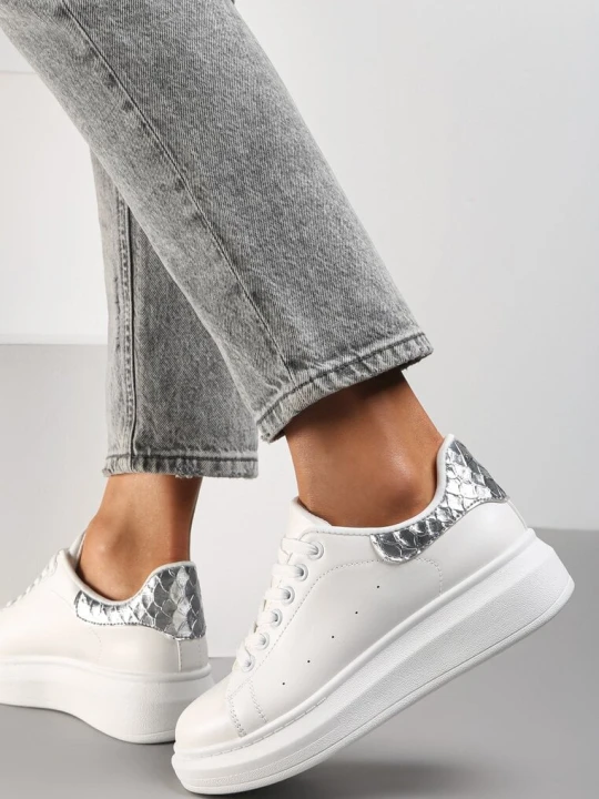 Zdjęcie produktu Biało-Srebrne Sneakersy na Niskiej Platformie w Klasycznym Stylu Lucid Dream Vices