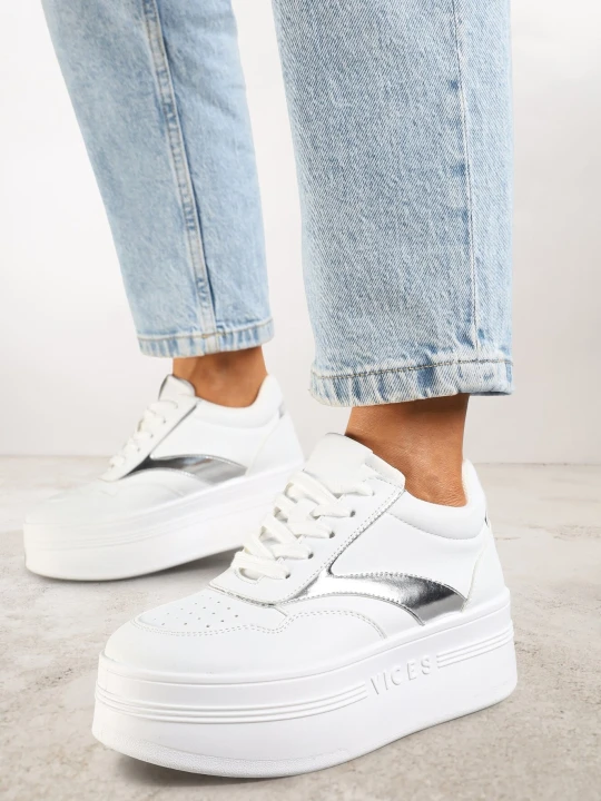 Zdjęcie produktu Biało-Srebrne Sneakersy Vices na Grubej Podeszwie Ozdobione Metaliczną Wstawką Nelarwyn
