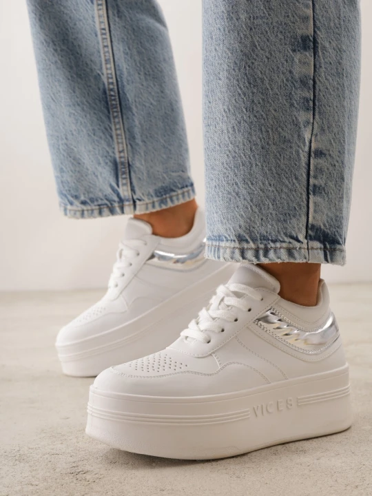 Zdjęcie produktu Biało-Srebrne Sneakersy VICES na Grubej Podeszwie z Przeszyciami i Tłoczeniem Berolle