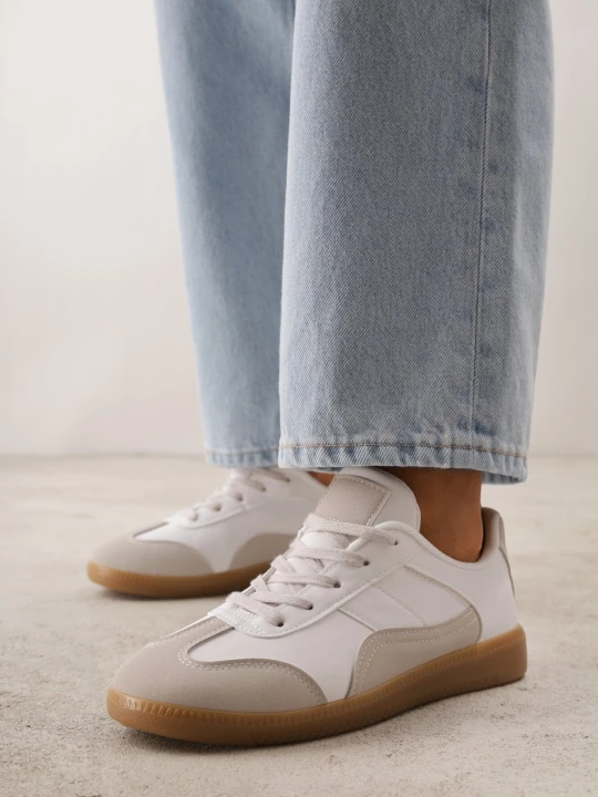 Zdjęcie produktu Biało-Szare Sneakersy przed Kostkę z Ozdobnymi Przeszyciami Erdafa Vices