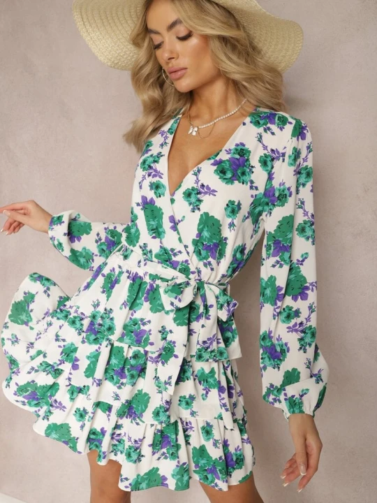 Zdjęcie produktu Biało-Zielona Rozkloszowana Sukienka Kopertowa z Falbankami i Materiałowym Paskiem w Kwiaty Voliesa Retro & Icone