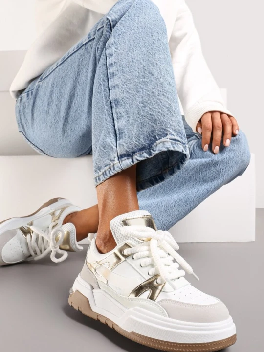 Zdjęcie produktu Biało-Złote Płaskie Casualowe Sneakersy ze Sznurowaniem i Transparentnym Elementem z Tyłu Gamarie