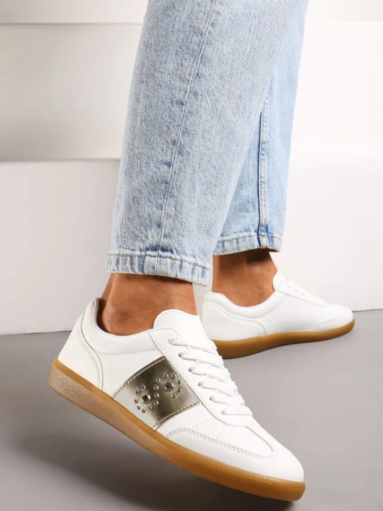 Zdjęcie produktu Biało-Złote Płaskie Sneakersy Sznurowane z Ozdobnymi Nitmi Blosenti