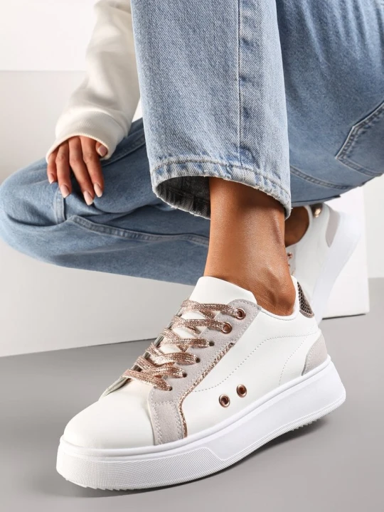 Zdjęcie produktu Biało-Złote Sneakersy z Metalicznymi Wstawkami na Grubej Podeszwie Amoone