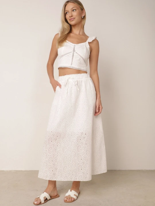 Zdjęcie produktu Biały Komplet w Stylu Boho Koronkowy Top i Spódnica Rozkloszowana z Gumką w Pasie Sovemia
