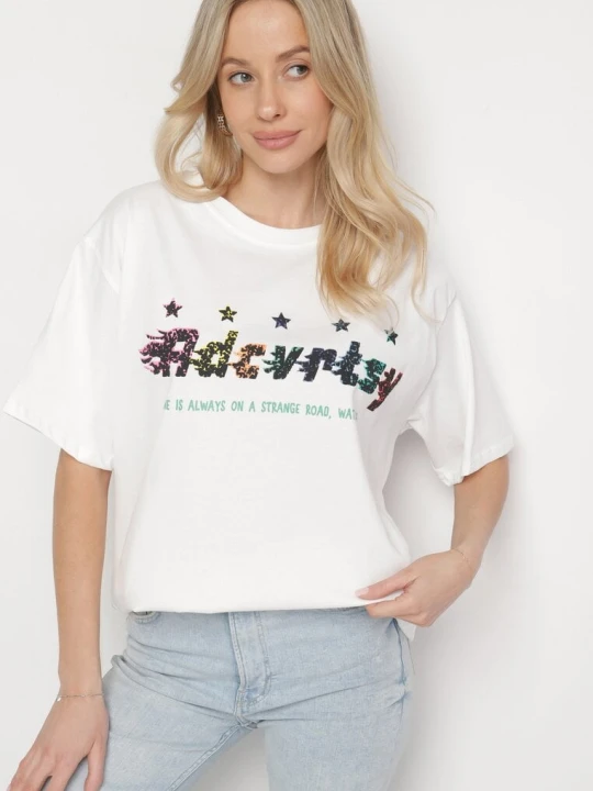 Zdjęcie produktu Biały Oversizowy T-shirt z Napisem z Przodu i Gwiazdami na Plecach Ilanlith Ambitionfly