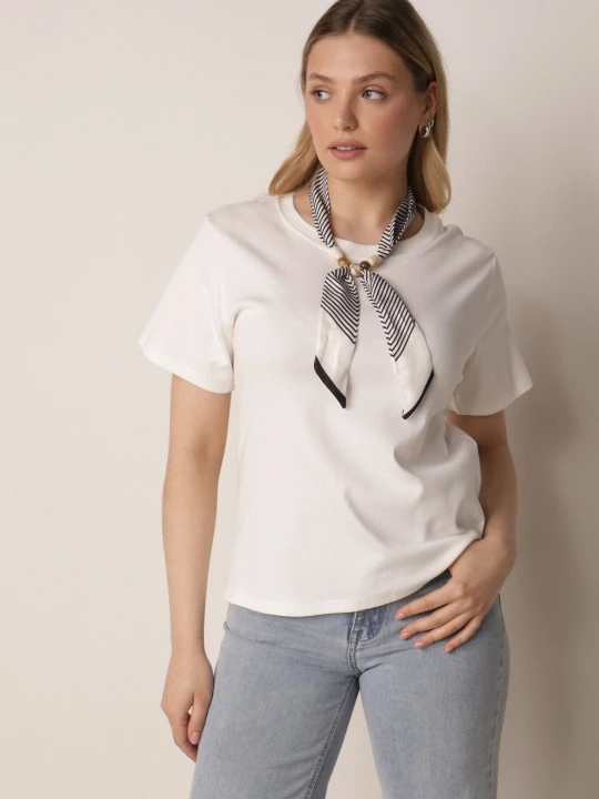 Zdjęcie produktu Biały T-shirt z Bawełny w Klasycznym Stylu z Apaszką Bluestel Melya By Melody