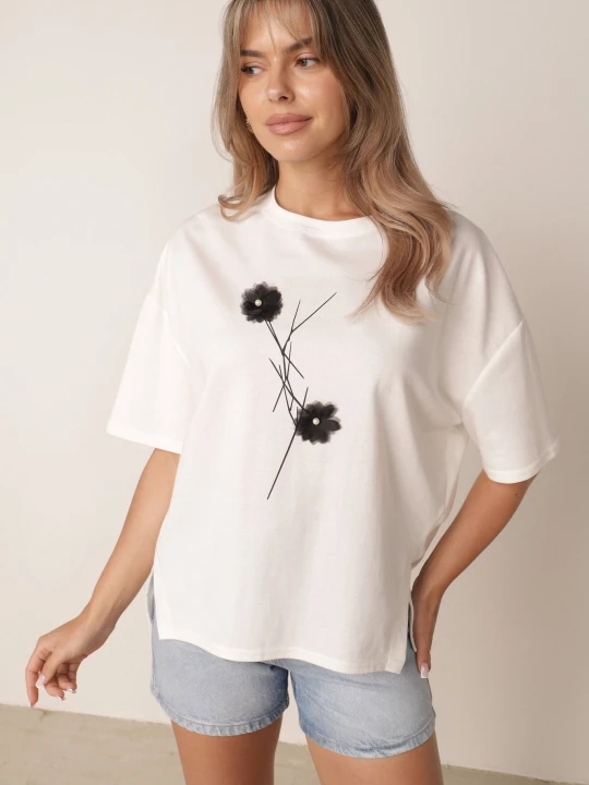 Zdjęcie produktu Biały T-shirt z Wiskozy z Perełkami i Kwiatami 3D Rossalie Rosse Line