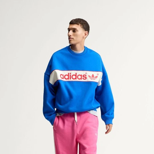 Zdjęcie produktu Bluza adiSignature NY z zaokrąglonym dekoltem Adidas niebieski