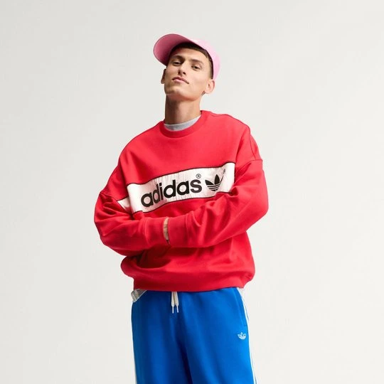 Zdjęcie produktu Bluza adiSignature NY z zaokrąglonym dekoltem Adidas Pure Ruby