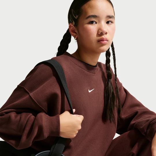 Zdjęcie produktu Bluza dresowa o kroju oversize z półokrągłym dekoltem dla dużych dzieci (dziewcząt) z kolekcji Nike Studio - Fiolet