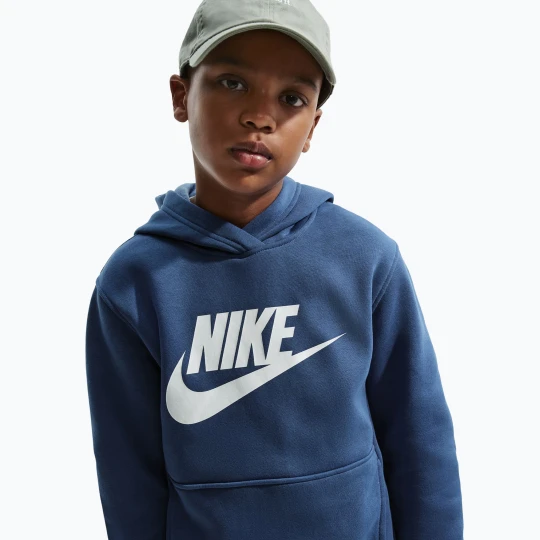 Zdjęcie produktu Bluza dziecięca Nike Club Fleece Hoodie mystic navy / white Niebieski