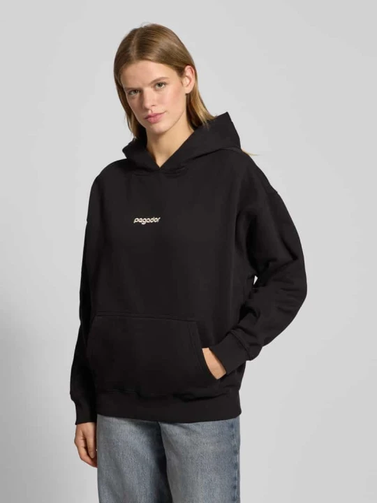 Zdjęcie produktu Bluza o kroju oversized z kapturem i kieszenią kangurką model ‘AVERSA’ Pegador Czarny