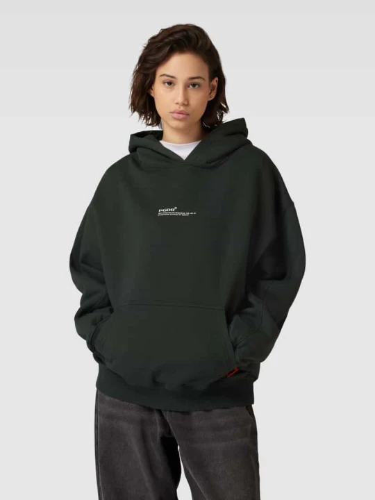 Zdjęcie produktu Bluza o kroju oversized z kapturem i kieszenią kangurką model ‘NAVISK’ Pegador Oliwkowy