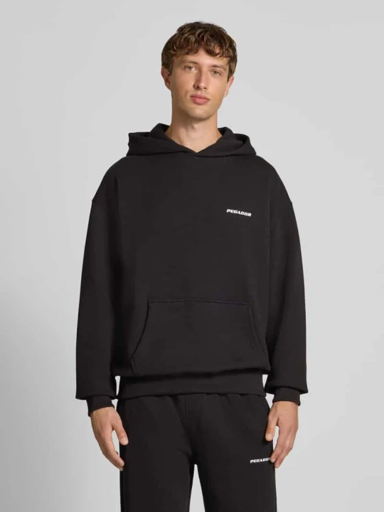 Zdjęcie produktu Bluza o kroju oversized z kapturem, wyhaftowanym logo i kieszenią kangurką Pegador Czarny