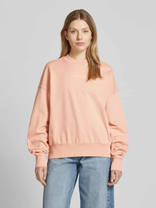 Zdjęcie produktu Bluza o kroju oversized z nadrukiem z logo model ‘ALIZAA’ ARMEDANGELS Łososiowy