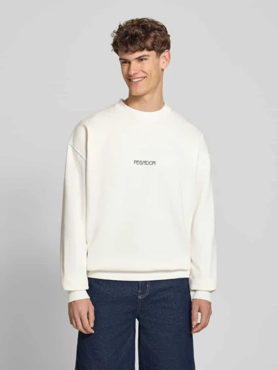 Zdjęcie produktu Bluza o kroju oversized z nadrukiem z logo model „Stavoren” Pegador Złamany biały