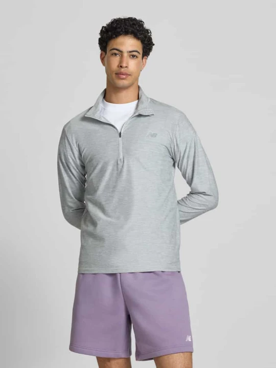 Zdjęcie produktu Bluza o kroju regular fit z kołnierzem zapinanym New Balance Jasnoszary