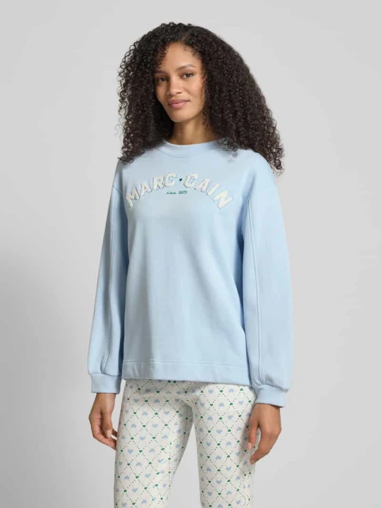 Zdjęcie produktu Bluza o kroju relaxed fit z detalem z logo Marc Cain Jasnoniebieski