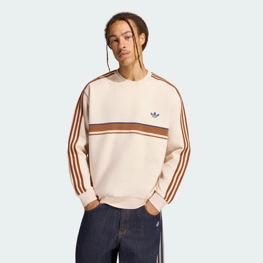 Zdjęcie produktu BLUZA O OBSZERNYM KROJU Z OKRĄGŁYM DEKOLTEM I GRAFIKĄ RETRO SPORT Adidas Wonder White