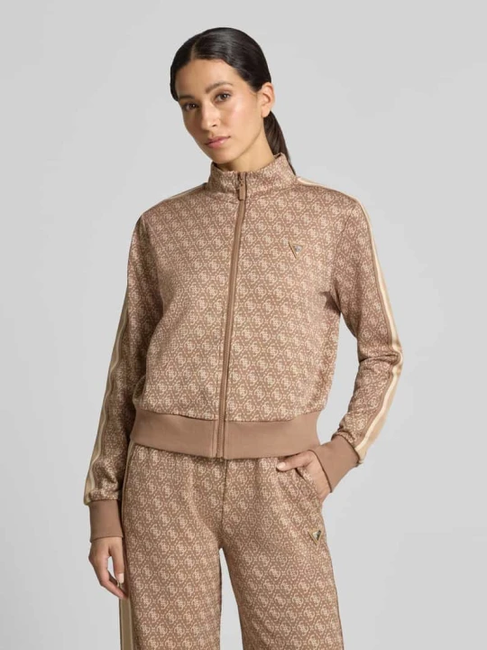 Zdjęcie produktu bluza rozpinana o kroju regular fit z nadrukiem z logo na całej powierzchni Guess Camel