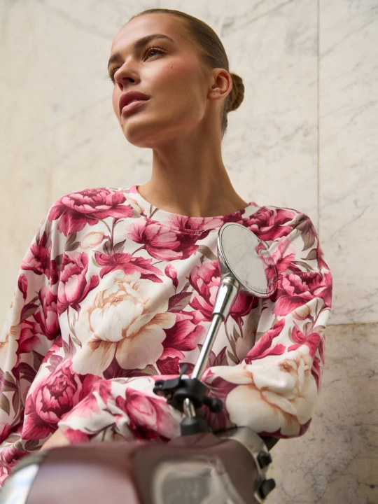 Zdjęcie produktu Bluza w kwiaty różowa Moodo