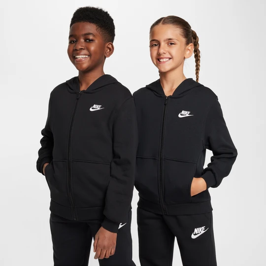 Zdjęcie produktu Bluza z kapturem dla dużych dzieci z dzianiny dresowej z zamkiem na całej długości Nike Club Fleece - Czerń