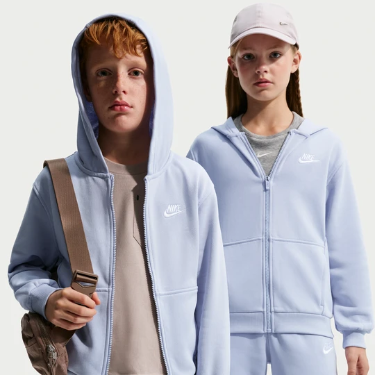 Zdjęcie produktu Bluza z kapturem dla dużych dzieci z dzianiny dresowej z zamkiem na całej długości Nike Club Fleece - Szary