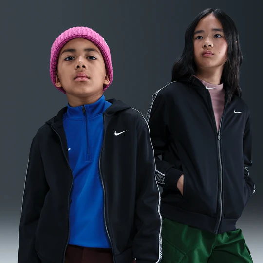 Zdjęcie produktu Bluza z kapturem i zamkiem na całej długości dla dużych dzieci Dri-FIT Nike Club - Czerń