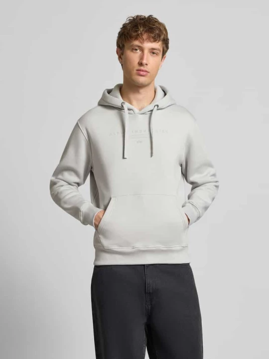 Zdjęcie produktu bluza z kapturem z nadrukiem z logo i kieszenią kangurka Alpha Industries Jasnoszary