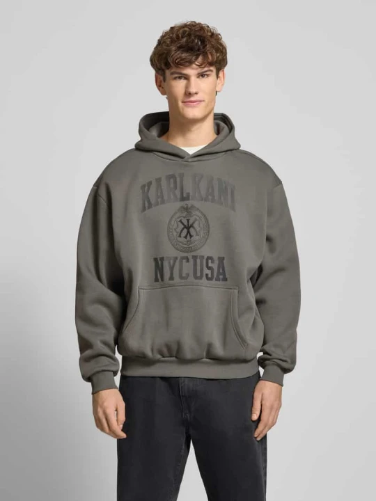 Zdjęcie produktu Bluza z kapturem, nadrukiem z logo i kieszenią kangurką Karl Kani Antracytowy