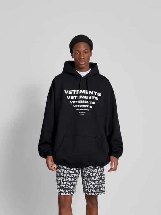 Zdjęcie produktu Bluza z kapturem o kroju oversized z nadrukiem z logo Vetements Czarny